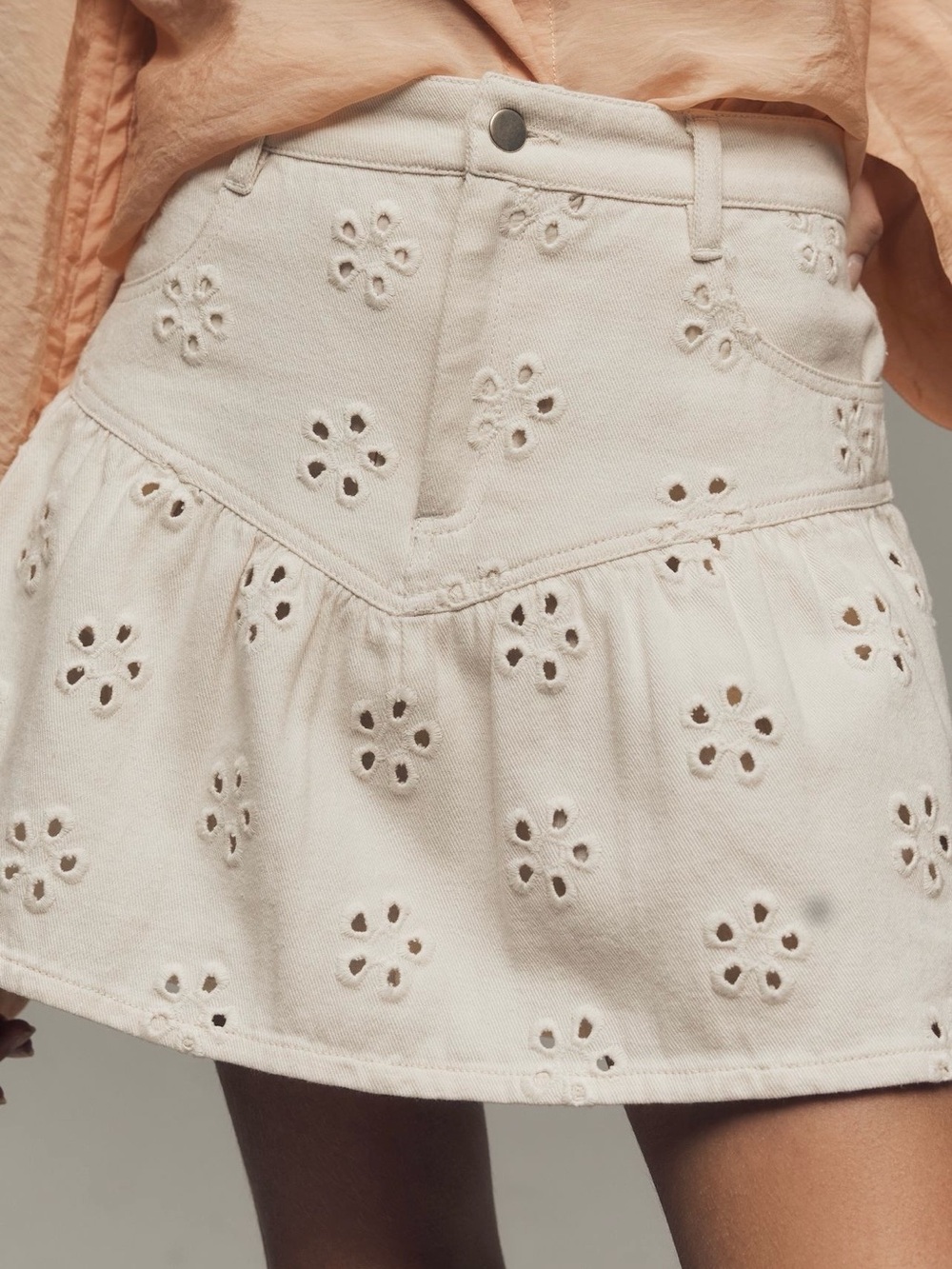 NWT Anthropologie Saylor Denim Eyelet Tiered Mini Skirt in cream color, size S